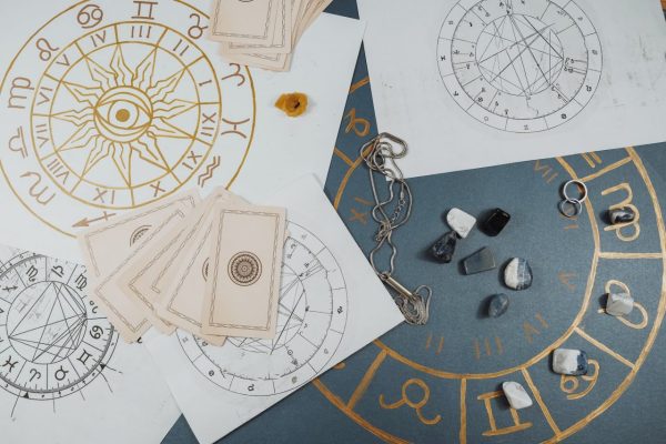 astrology-astrologer-calculates-natal-chart-and-makes-a-forecast-of-fate-tarot-cards-fortune