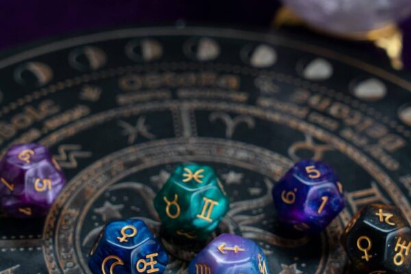 zodiac-horoscope-with-divination-dice